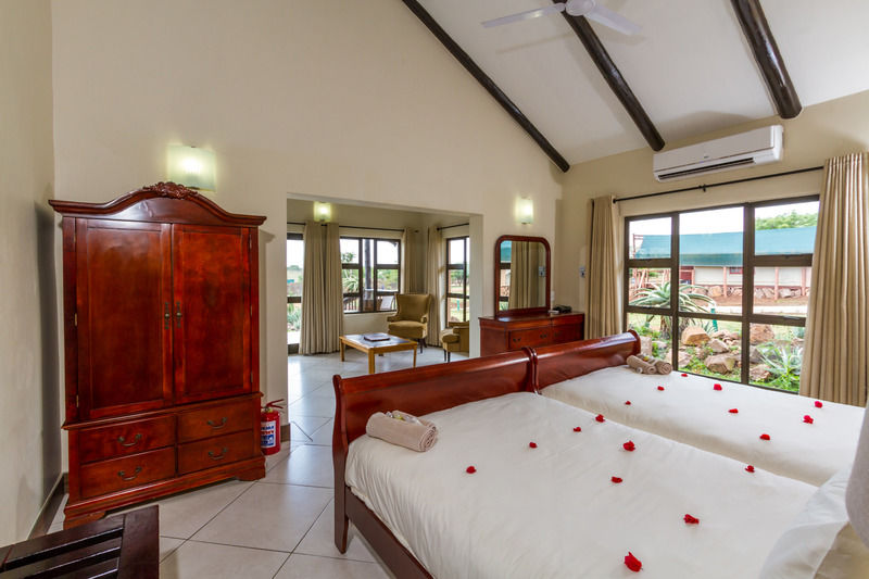 שלושלואי Zulu Nyala Game Lodge מראה חיצוני תמונה